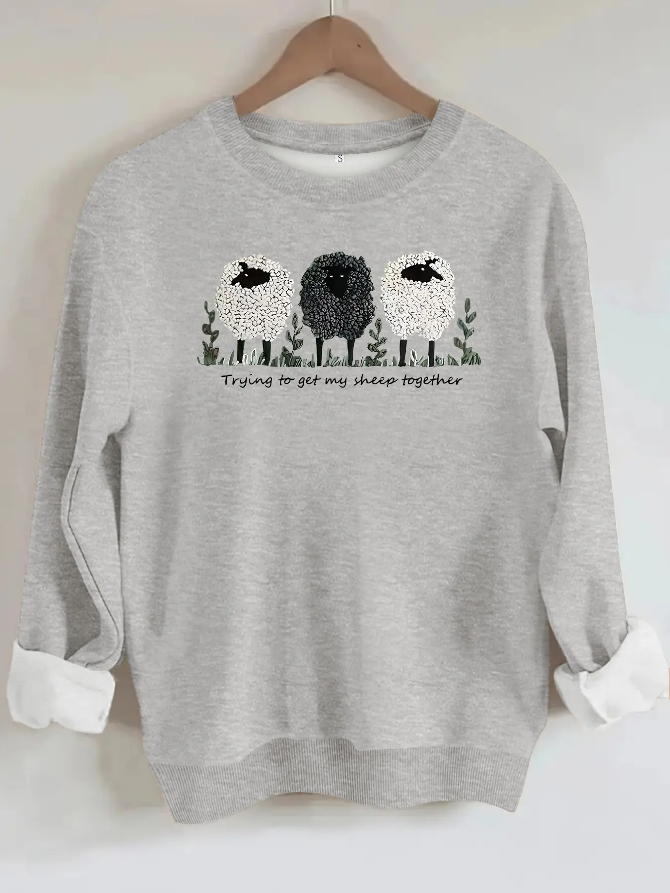 Women's Casual Fleece Sweatshirt, Cartoon Sheep Print, Round Neck, Long Sleeve, Comfortable and Fashionable