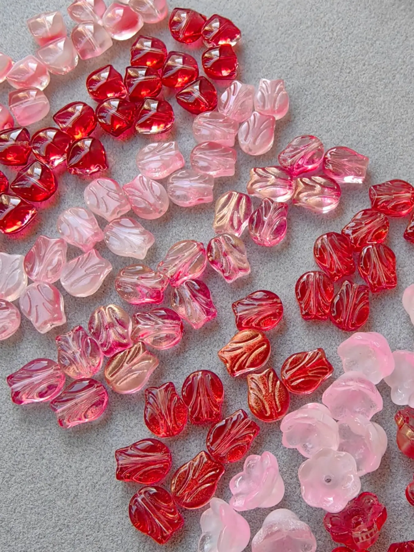 280 Glass Flower Beads for DIY Jewelry, Tulip/lily of the Valley Beads, Perfect for Earrings, Bracelets, Necklaces, Home Decor, DIY Beads Assortment