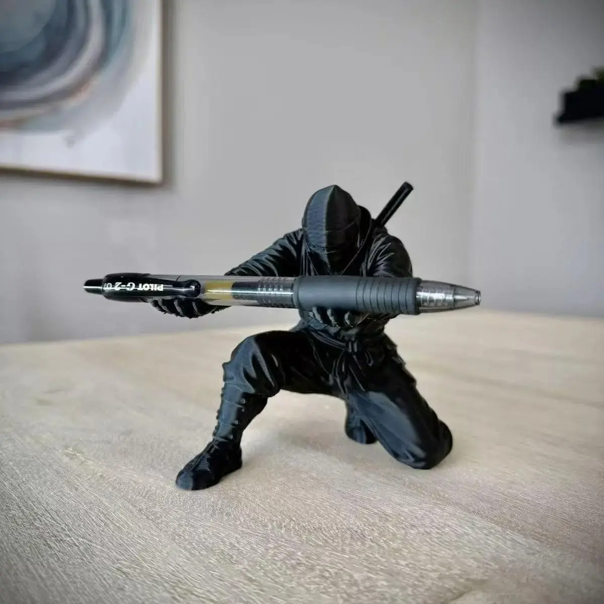 3D Printed Ninja Pen Holder Ornament, Anime Figure Home Decor, Unique Desk Accessory, Perfect for Fans and Collectors