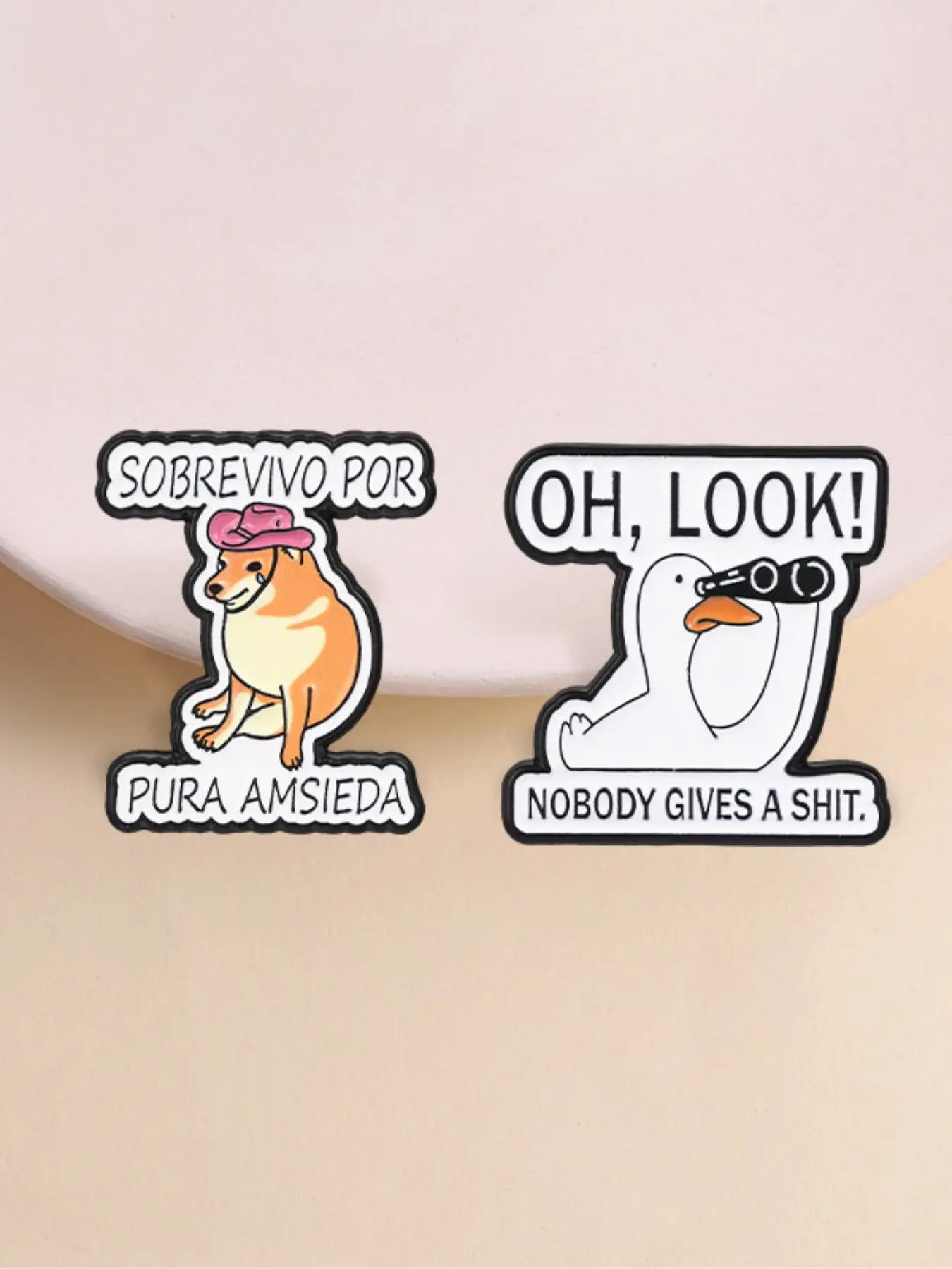 2pcs Viral Meme Enamel Pin Set, Telescope Duck & Anxiety Cowboy Dog Brooch Pack, Unique Fashion Accessories for Clothes and Bags