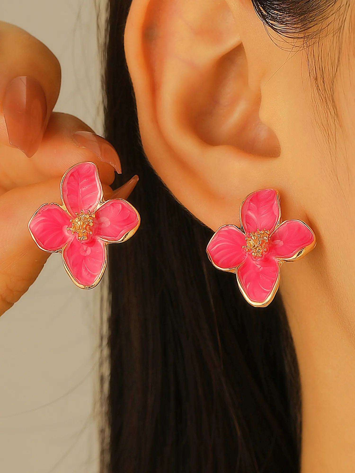 Elegant Floral Design Earrings for Women, Unique Ear Studs, High-End Flower Jewelry, Trendy Accessories, Fashionable Earrings