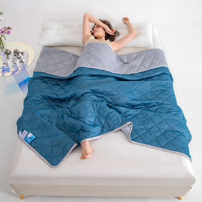 Summer Cooling Blanket, Solid Color Comfortable Bedding, Essential for Bedroom & Living Room, Lightweight Breathable Fabric