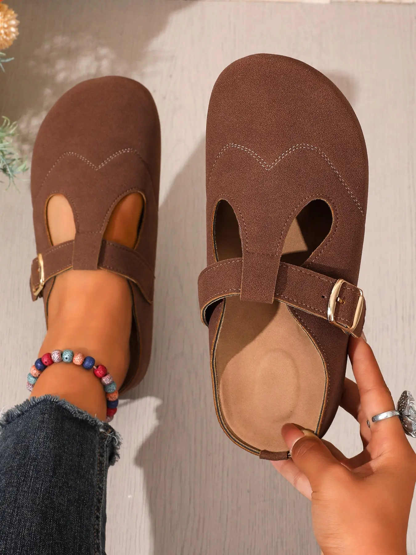 Women's Mary Jane Clogs with Adjustable Buckle, Round Toe Comfort Flats, Arch Support Hidden Wedge Slip-On Shoes, Soft Cushioned Insole, Lightweight Casual Walking Shoes for Work, Travel & Everyday Wear Foot Clogs