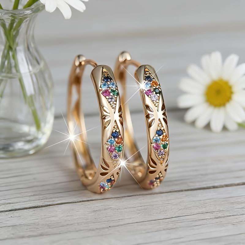 1 Pair of  Gold Plated Hoop Earrings for Women, Vintage Hollow Carved Colorful CZ Hoop Earrings, Dainty Cubic Zirconia Huggie Earrings, Trendy Statement Jewelry .Bohemian Exquisite And Fashionable earrings, Perfect for Parties, Weddings, And Everyday Wear