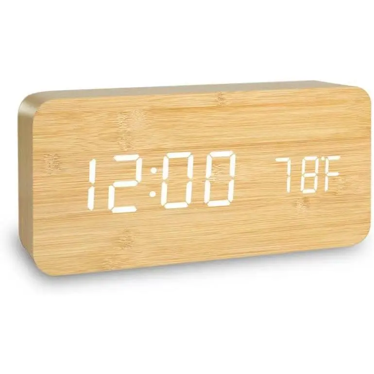 Wooden Battery-Powered Digital Clock with 4 x AAA, USB Port, Alarm Function, Voice Control, Dual 12/24h Time & °C/°F Temperature Display, Room Accessories for Bedroom Use, Home Office Decor