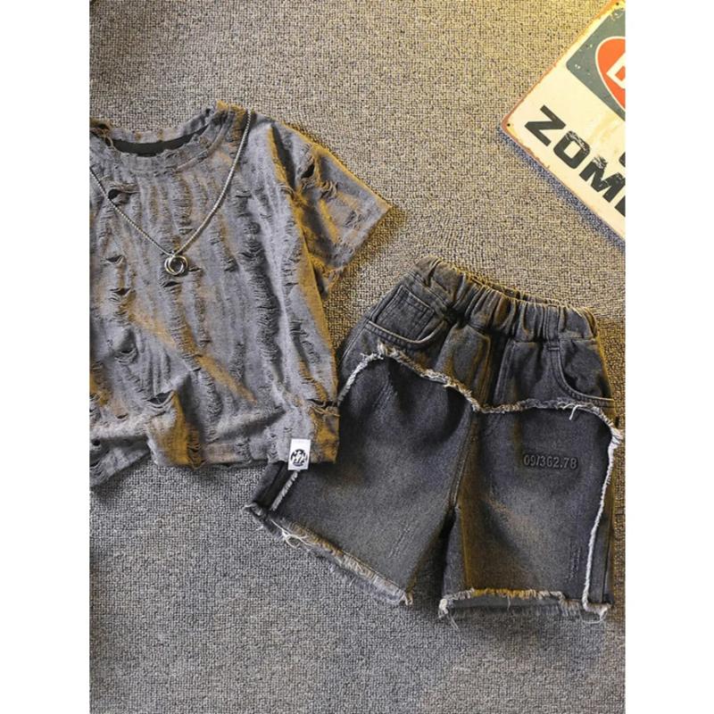 Boys' Summer Two-Piece Set: Trendy Retro Street Style Outfit, New Distressed Short-Sleeve Top + Black-Grey Faux Denim Shorts, Suitable for Outdoor Activities