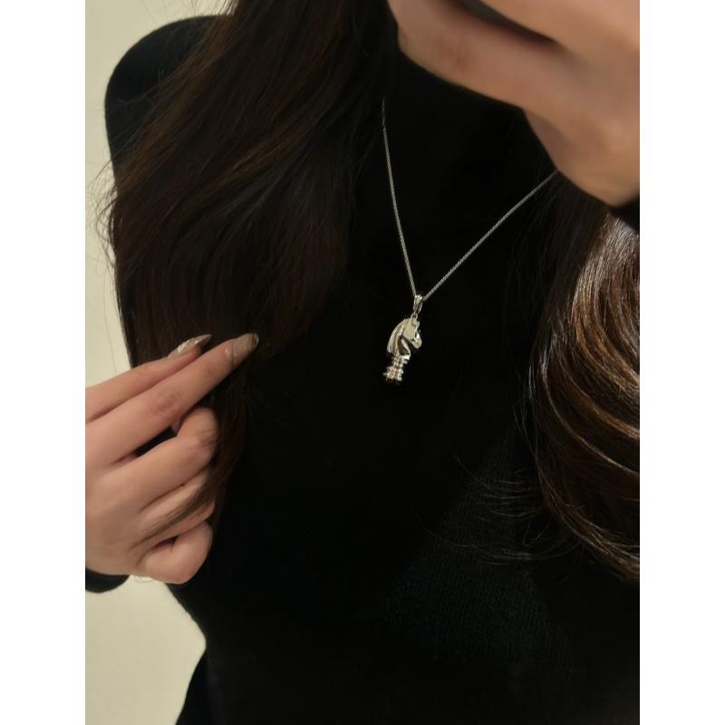 Medieval Knight Horse Pendant Necklace, Thick 18K Gold Plated Chess Piece Charm, Gift Idea Freedom Courage and Power, Vintage Warrior Spirit Jewelry, Aristocratic Noble Inspired Design, Unisex Minimalist Clavicle Chain, Quiet Aesthetic Daily Outfit Party