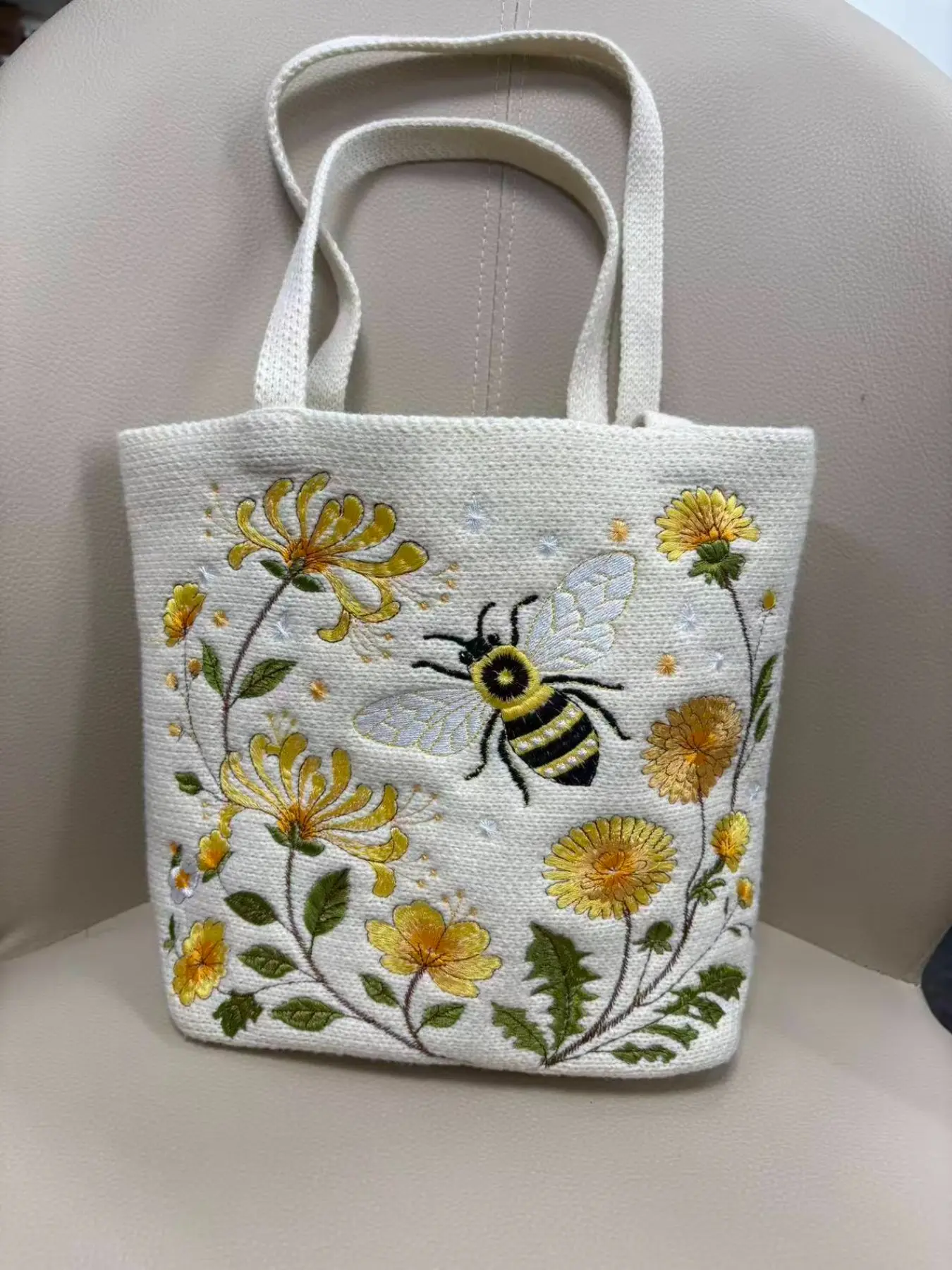 Vintage Hummingbird Floral Embroidered Canvas Tote Bag, Large Capacity Shoulder Handbag, Aesthetic Nature Flower Bird Purse for Travel Shopping Picnic