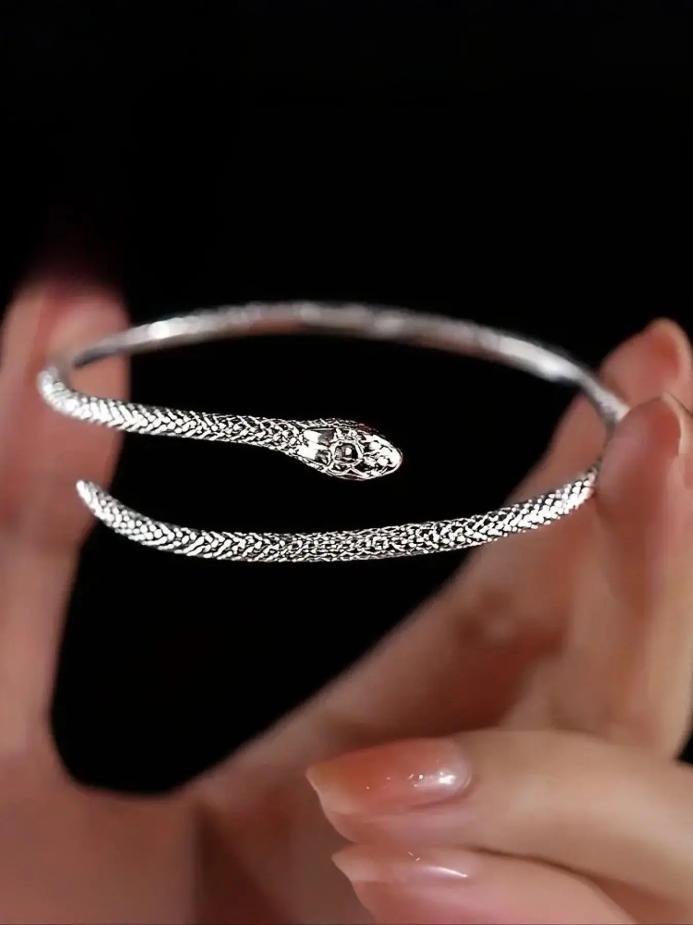 Hypoallergenic Animal Snake Wrap Adjustable Bangle Jewelry, Light Luxury Fashion Niche Design, Perfect Gift for Holidays & Special Occasions