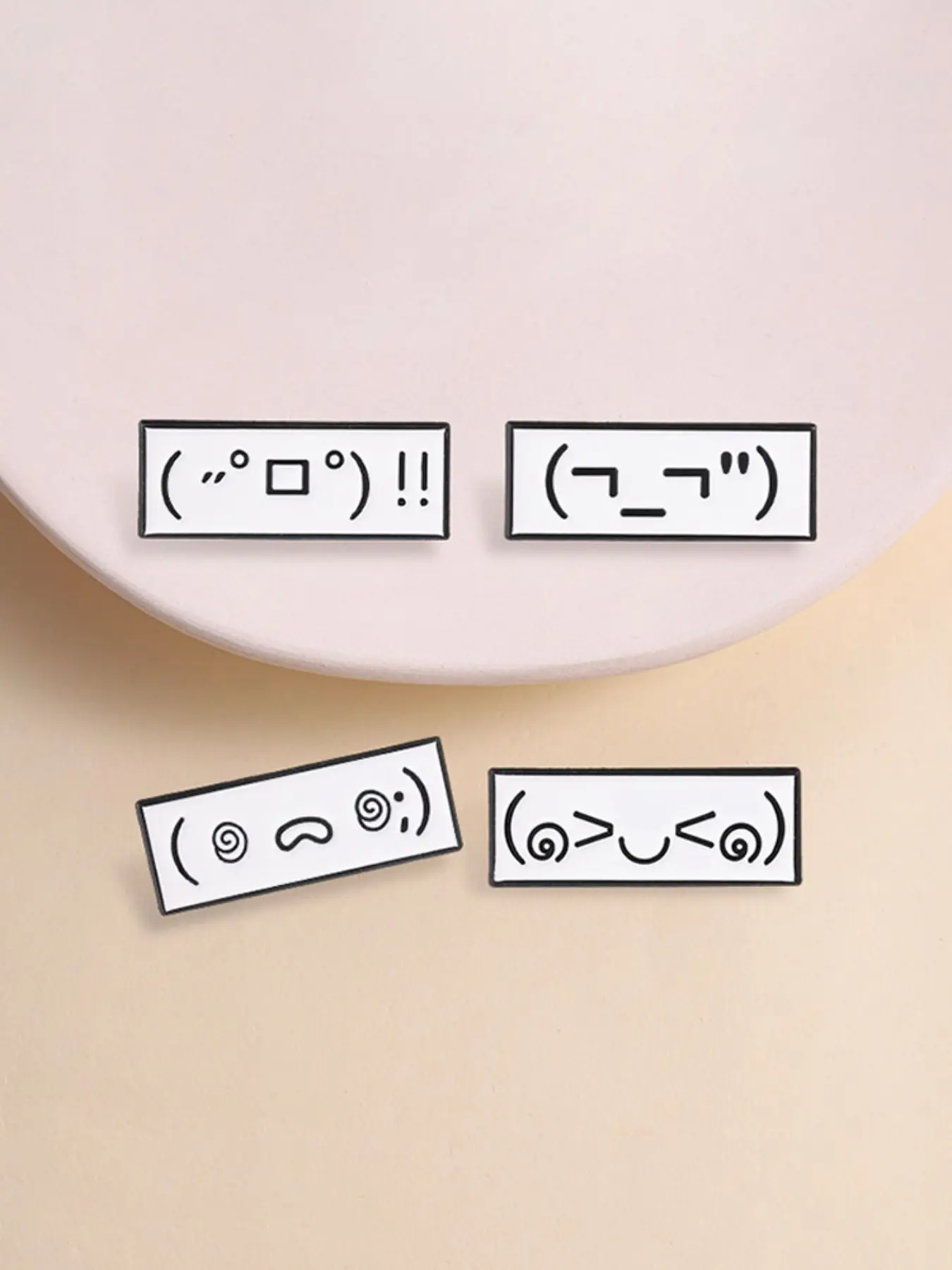4-Piece set Cute Japanese Kaomoji Enamel Pins Kawaii ASCII Text Face Shy Wronged Shocked Shocked Mood Alloy Brooches Shaped Badges Lapel Backpack Clothing Decor Badge Fashion Jewelry Accessories Gifts for Friends