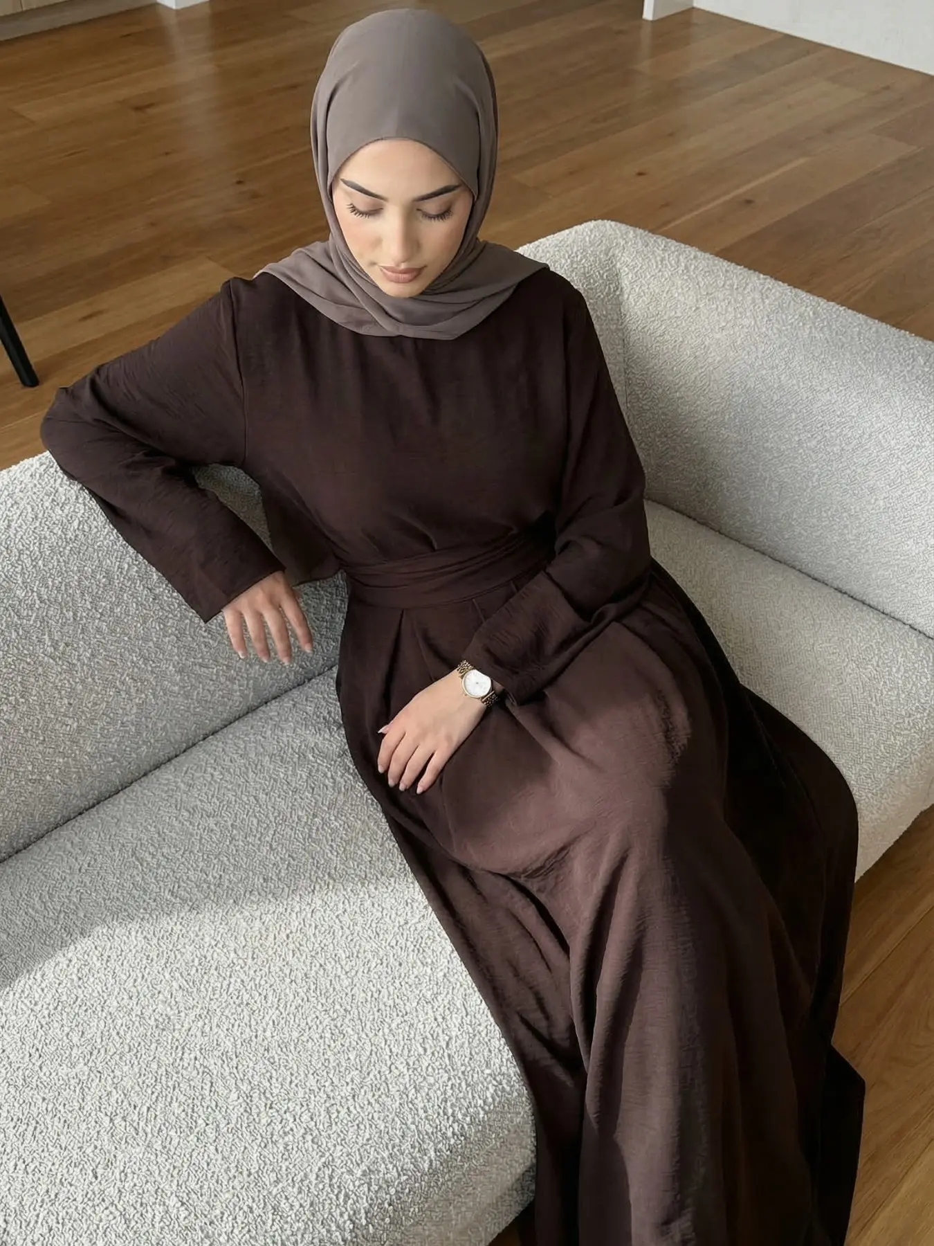 Elegant Fitted Long Abaya Dress, Plain Round Neck, Long Sleeve, Modest Party Wear, Perfect for Gatherings and Vacations
