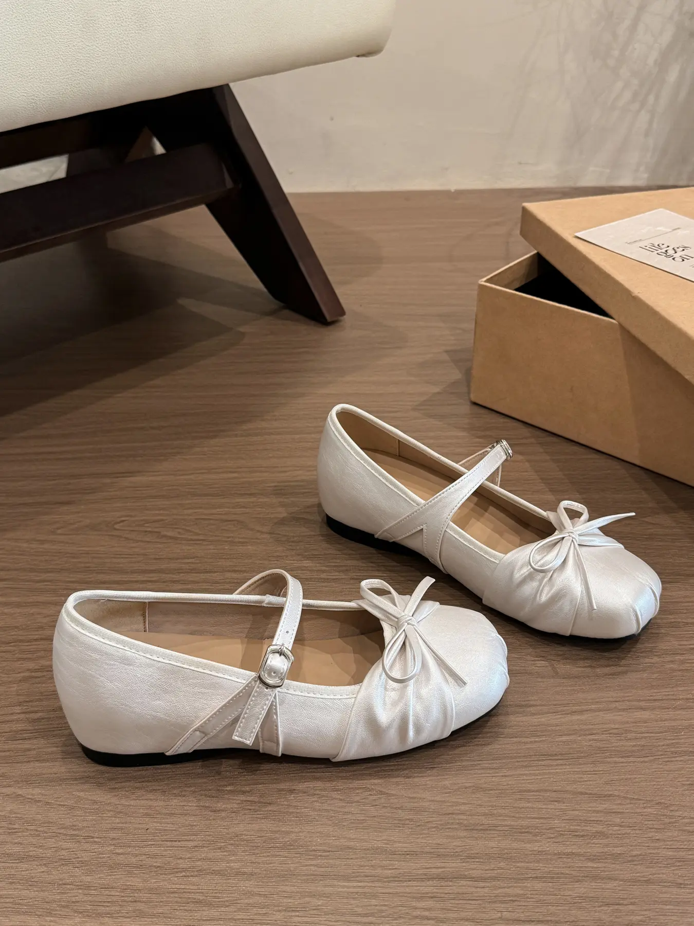 Women's Glossy Mary Jane Flat Shoes, Folded Toe Bow Design, Casual Office Low Heel Sandals, PU Leather, Rubber Sole, All Seasons