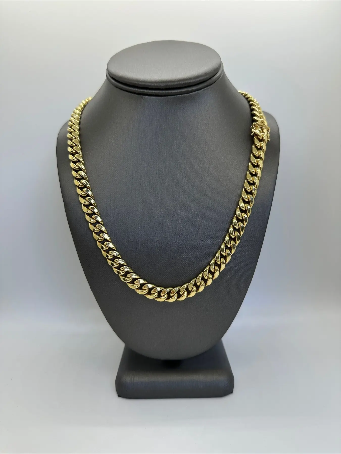 Trendy and fashionable ice diamond Cuban chain, bright diamond surface refraction and bright luster, 16mm heavy-duty version has a strong aura, party shape matching can easily create cool style, Halloween Thanksgiving gift
