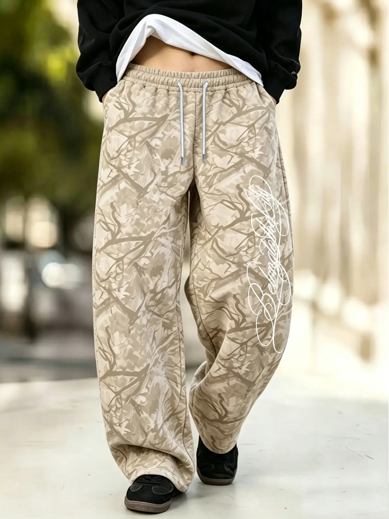 Y2K Real Tree Camo Baggy Sweatpants Streetwear Graffiti Graphic Wide Leg Joggers Wrinkle Resistant Draped Loose Fit Pants for Skateboard Street Photography