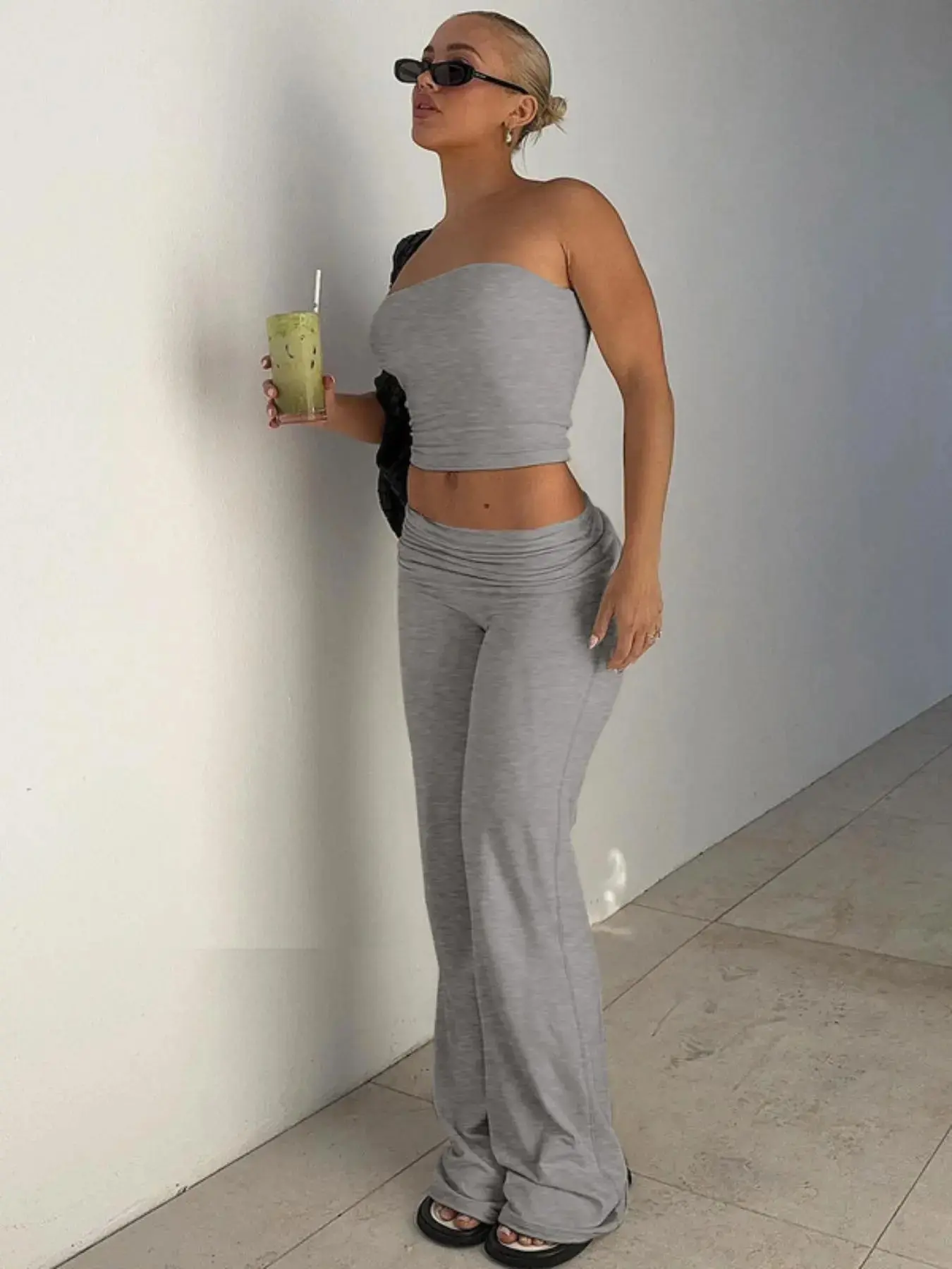 Two-Piece Set Women's Solid Basic Crop Strapless Fitted Tube Top & Foldover Waist Flare Leg Pants, Everyday Casual Fashion Cozy Fabric Outfits for Daily Outdoor Wear, Ladies Clothes for Summer