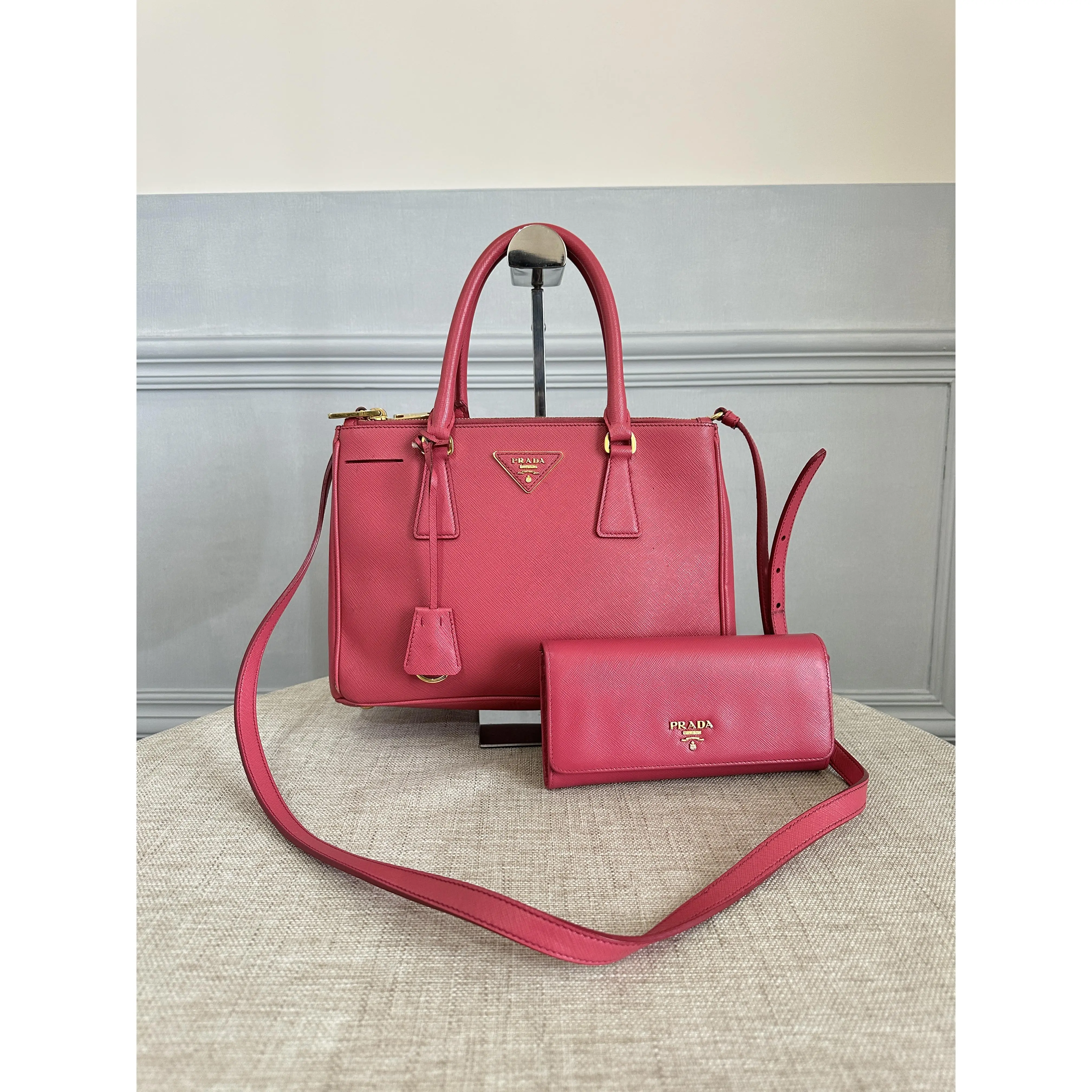 Pre-owned PRADA Fuchsia Saffiano Leather Galleria Tote Crossbody Bag With Matching Long Wallet