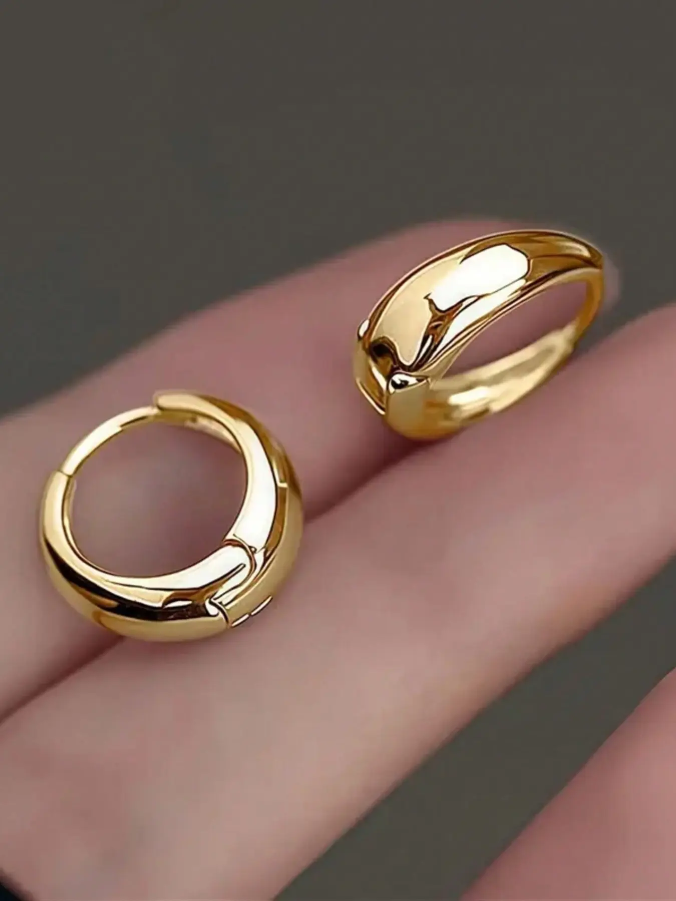 1 Pair Gold Plated Stainless Steel Hypoallergenic French Hoop Earrings, Anti-Tarnish, Comfortable & Versatile, Minimalist & Elegant Design, Suitable For Daily Wear Or Parties, High-Quality Fashion Jewelry Gift For Women
