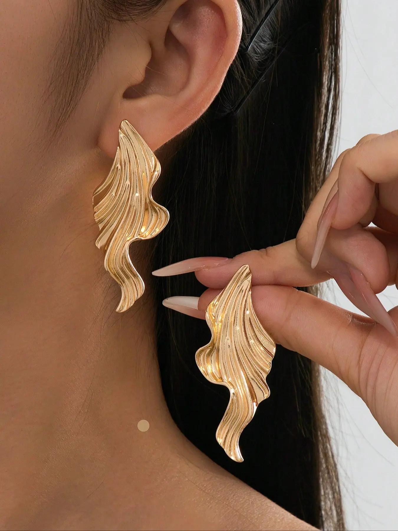AEONBLULI Trendy Gold Textured Wave Statement Stud Earrings for Women, Chunky Flame Liquid Metal Earrings, Birthday Christmas Jewelry Gift