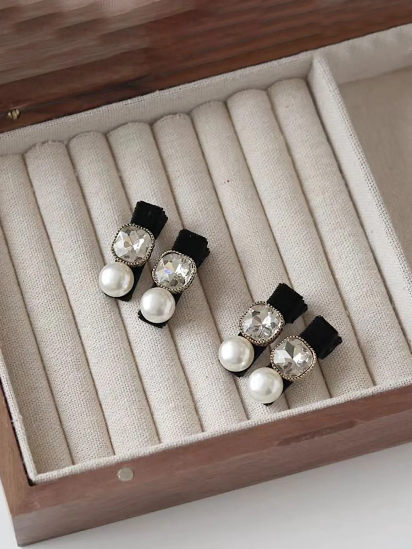4 Pcs Women White Faux Pearl Decor Hair Clip Elegant Hair Accessories For Women Claw Clips Hair Claws Hair Barrettes, School Stuff, Pearl Hair Accessories, Head Accessories, Hairpin, Bridal Hair Accessories