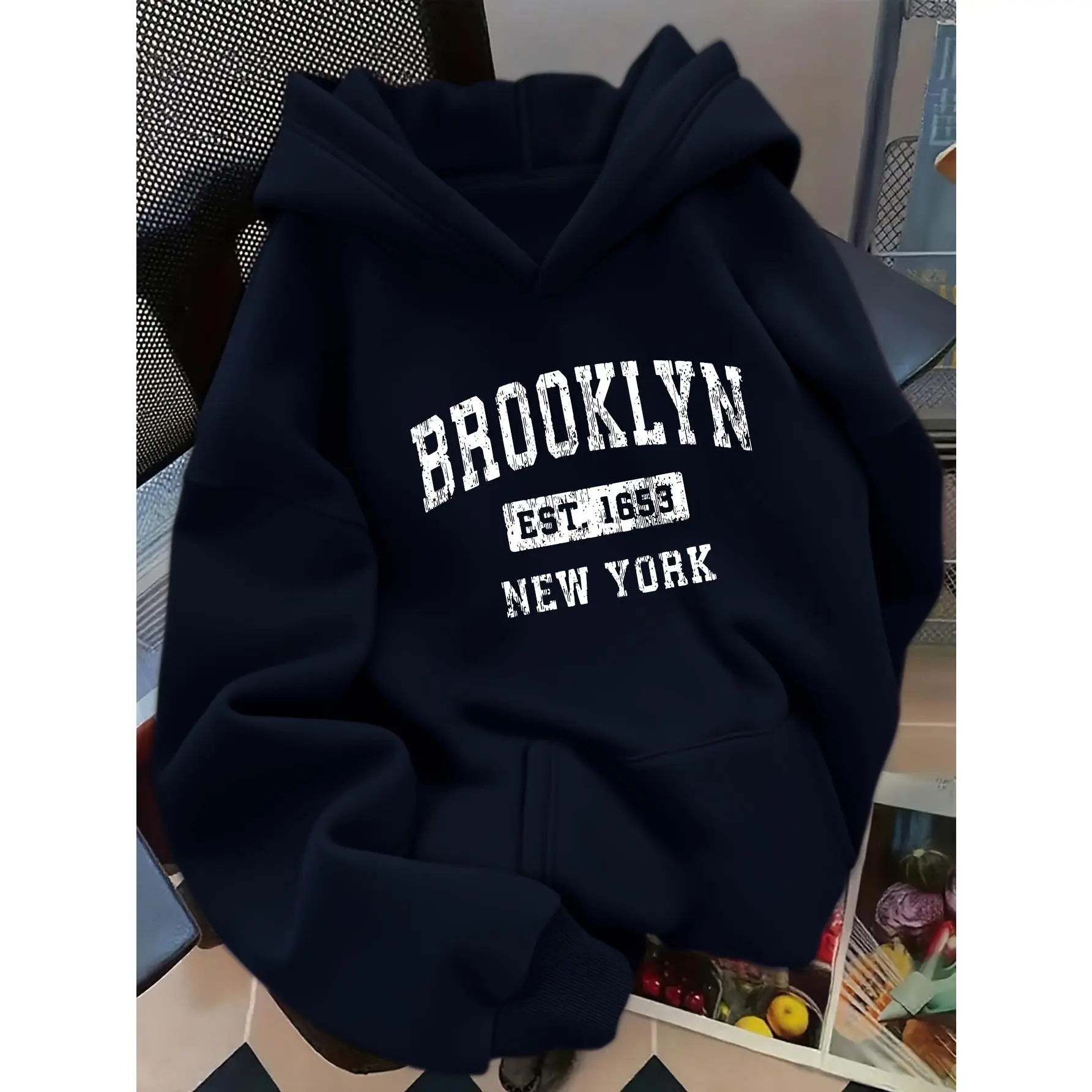 D92-Autumn/Winter American retro women's oversized pullover hoodie, creative vintage New York Brooklyn distressed letter pattern print, outfit for fashionistas, casual winter fleece-lined warm drop-shoulder loose-fit sweatshirt, women'