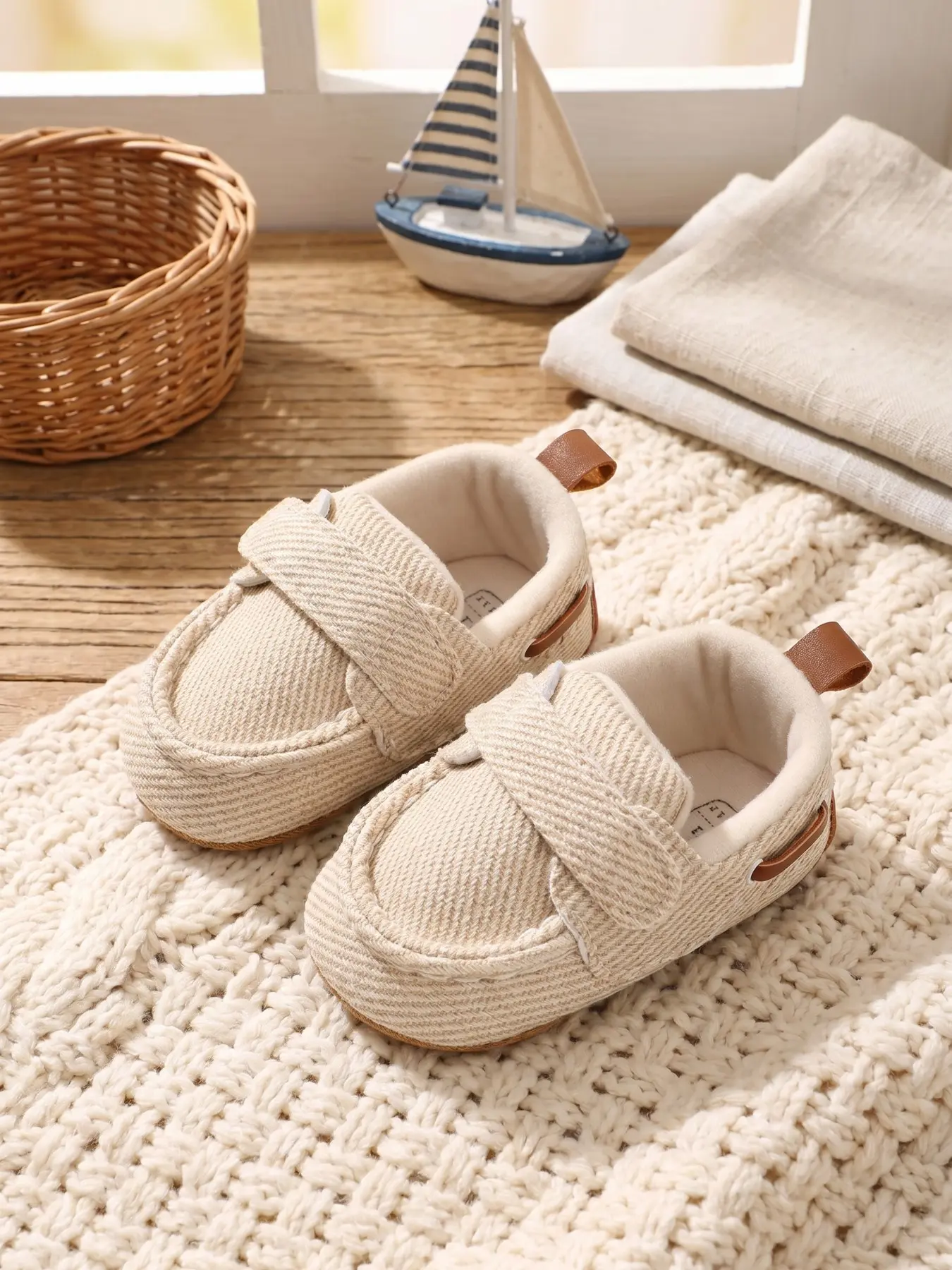 Boys' Solid PU Velcro Design Flat Non-Slip Pre-Walker Shoes, Casual Prewalker Shoes, Newborn Crib Shoes, Fashionable Simple Classic Sports Shoes for Spring and Autumn, 0-15 Months