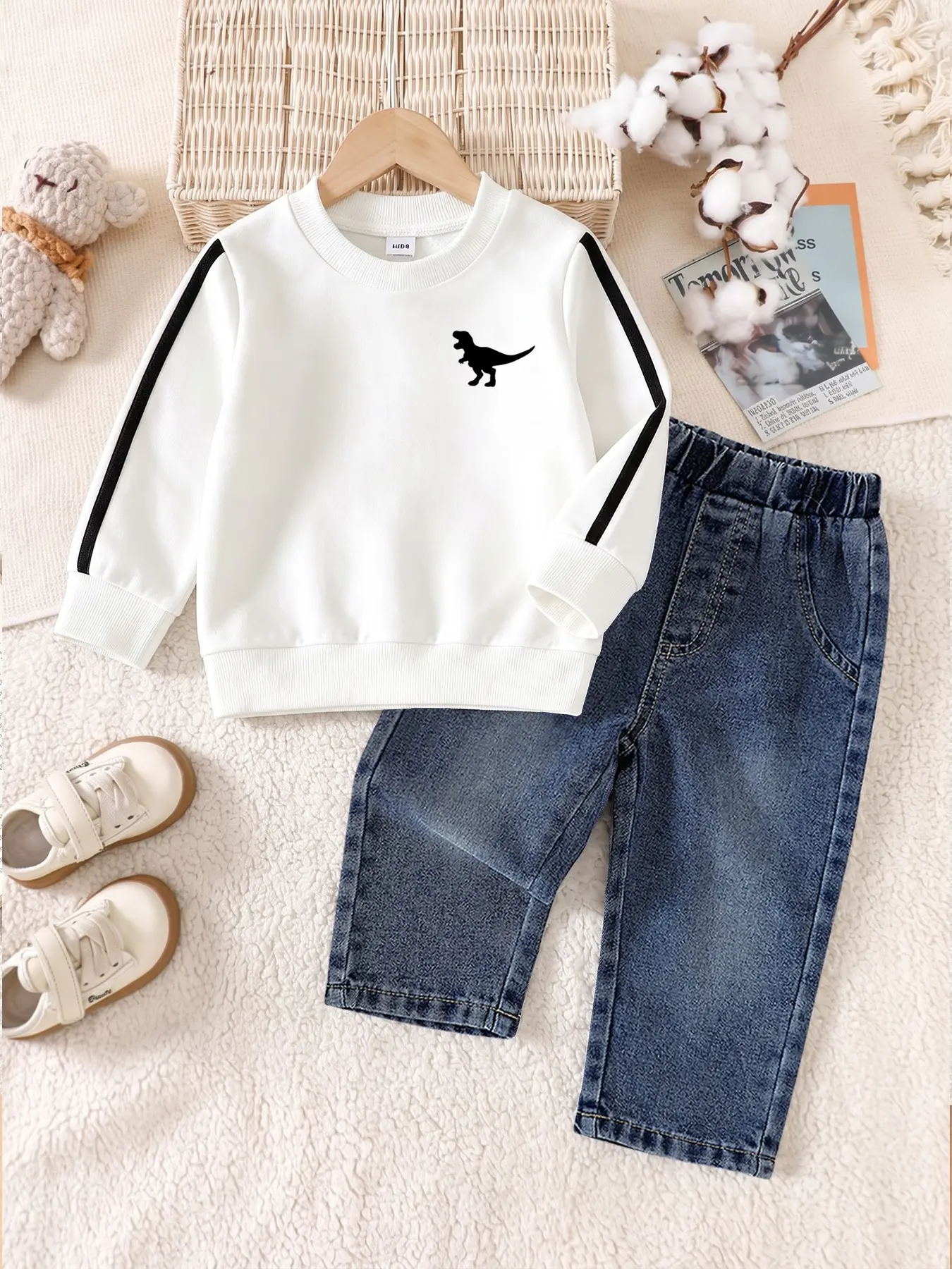 Two-Piece Set for Boys, Simple Dinosaur Round Neck Sweatshirt, Fashionable Denim Jeans, Casual Loose-Fit for Spring & Fall