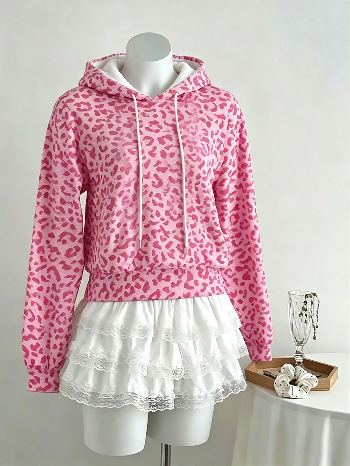 Women's pink leopard-print cropped hoodie; long-sleeve, drawstring pullover; Y2K-style "sweet-meets-edgy" casual crop top.