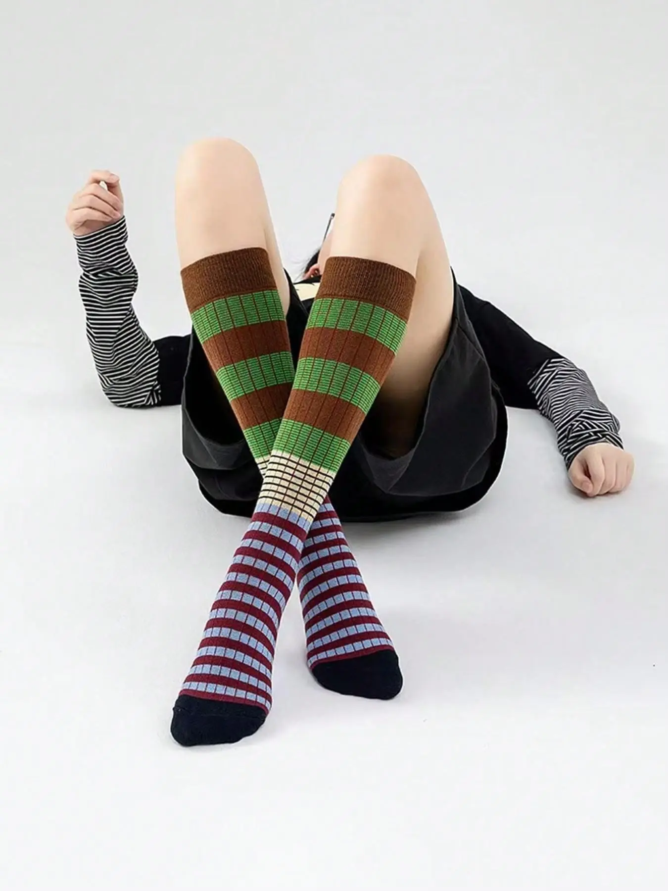 4 Pairs Gradient Striped Retro Ankle Socks, Fashion Slimming Over-The-Knee Socks, Stylish Long Tube Sports Socks for Outdoor, Fall Winter Essentials
