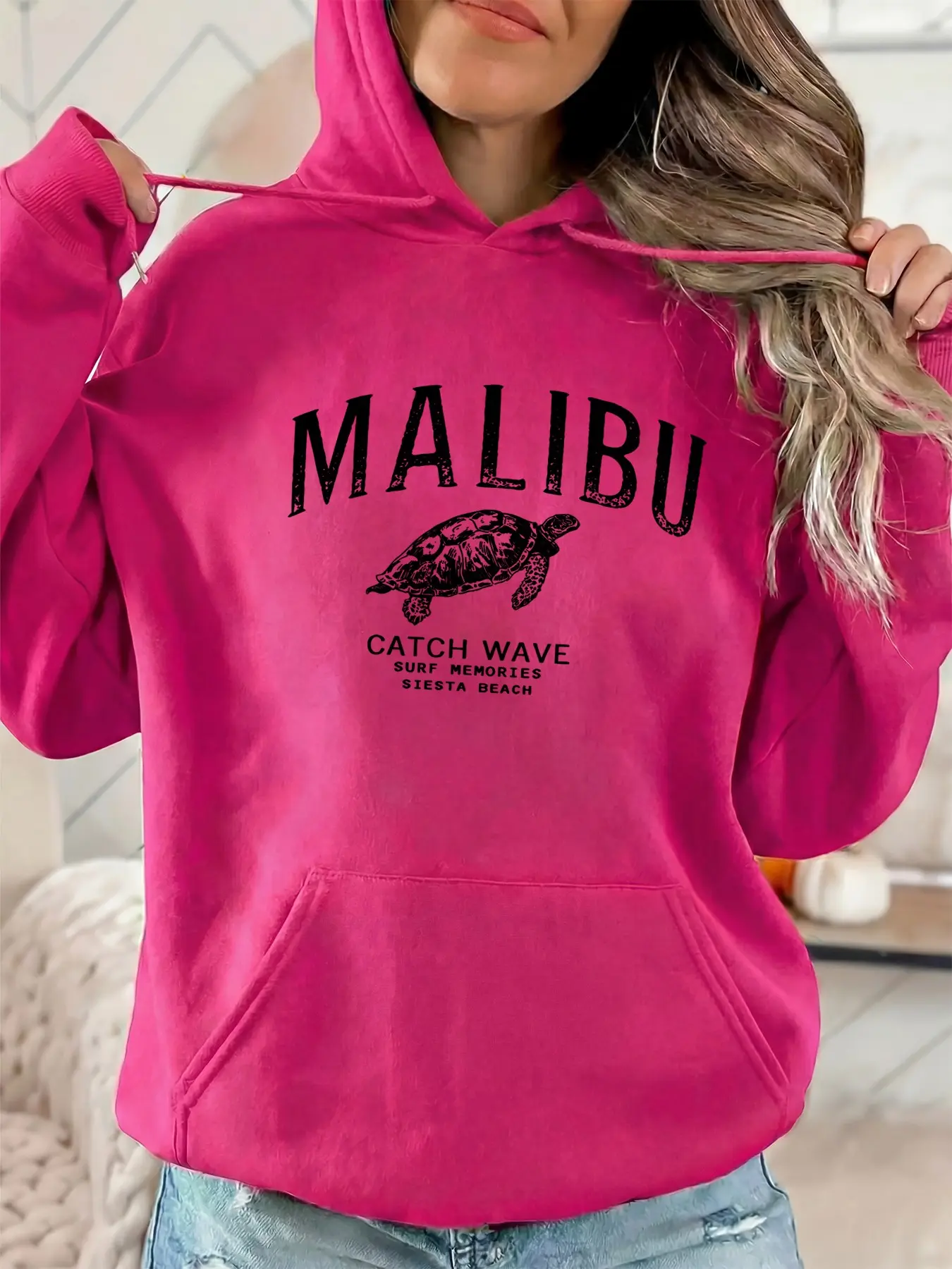 Women's fashionable hooded sweatshirt with sea turtle print. MALIBU CATCH WAVE letter and pattern print. Drawstring kangaroo pocket. Fall and winter casual sportswear sweatshirt. Suitable for Everyday casual parties and sports.