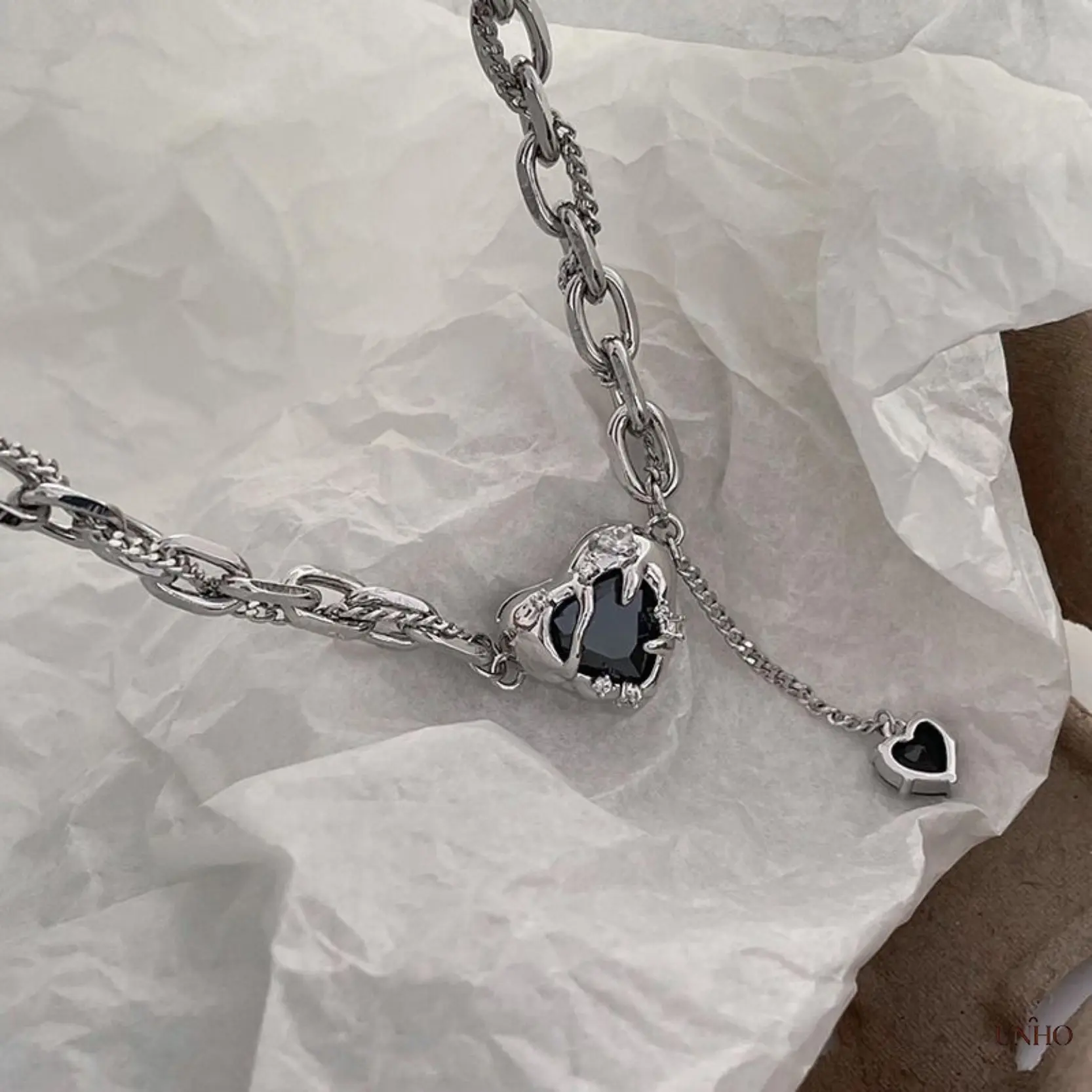 Women's Designer Niche Classy Lava Heart Zircon Titanium Steel Clavicle Chain - Heart Shaped Necklace, Casual Wear Accessory for DIY Bag Decor, Classy Look Zircon Stone Accent