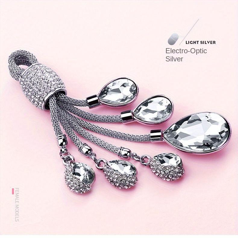 High-End Women's Car Keychain with Horseshoe Buckle, Suitable for BMW and for Mercedes-Benz Key Accessory Cord, Featuring High-Grade Artificial Diamonds