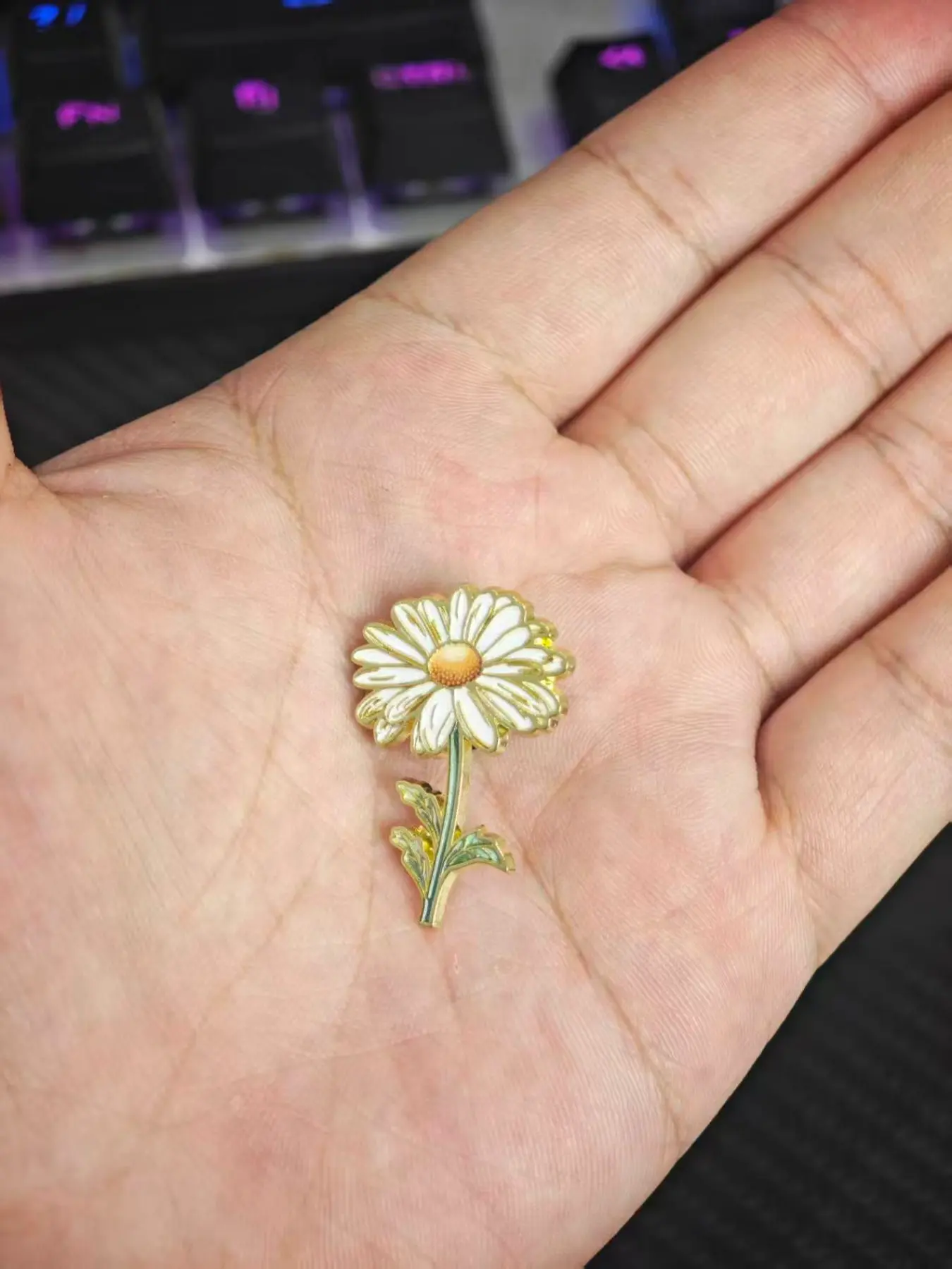 1Pcs Delicate White Daisy Enamel Pin 🌼 Simple Flower Alloy Brooch Pin Clip | Cottagecore Backpack Pin | Minimalist Aesthetic Gift for Her
