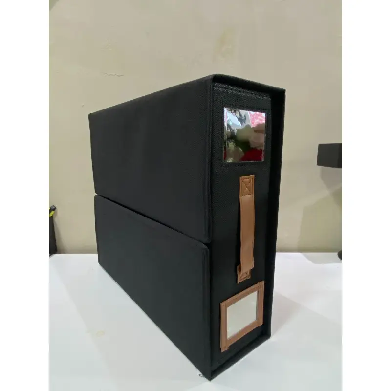 Foldable storage box for 4-piece bed sheet sets with handles. It is used for organizing and storing bed sheets and duvet covers. This large-capacity fabric organizer can store bed sheet sets and fits under the bed Underbed Storage Containers