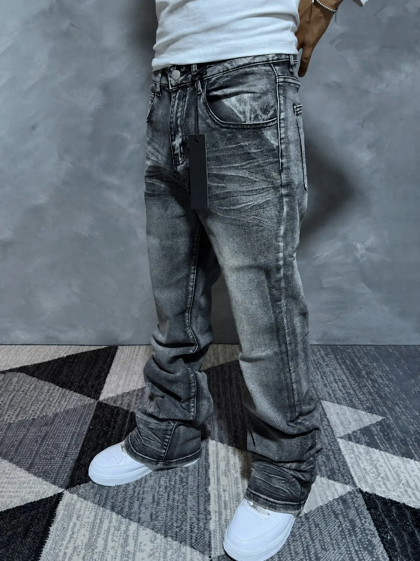 Washed Micro‑Flare Denim Jeans, Loose Fit Streetwear Jeans, All‑Seasons Casual Denim for Daily Commute Washed Micro‑Flare Denim Jeans, Loose Fit Streetwear Jeans, All‑Seasons Casual Denim for Daily Commute