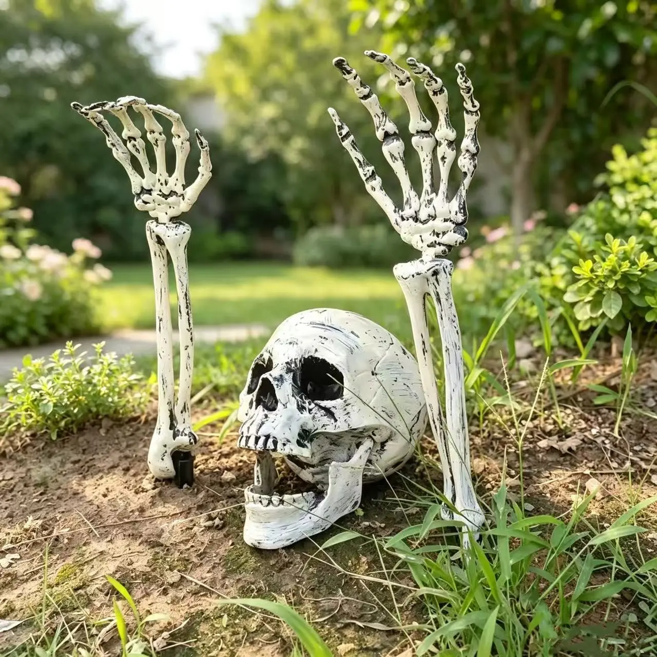 Halloween Skeleton Skull & Arm Stakes Decor, Realistic Skull Hands, Weathered Bone Yard Stake Ornaments, Outdoor Garden Yard Decor