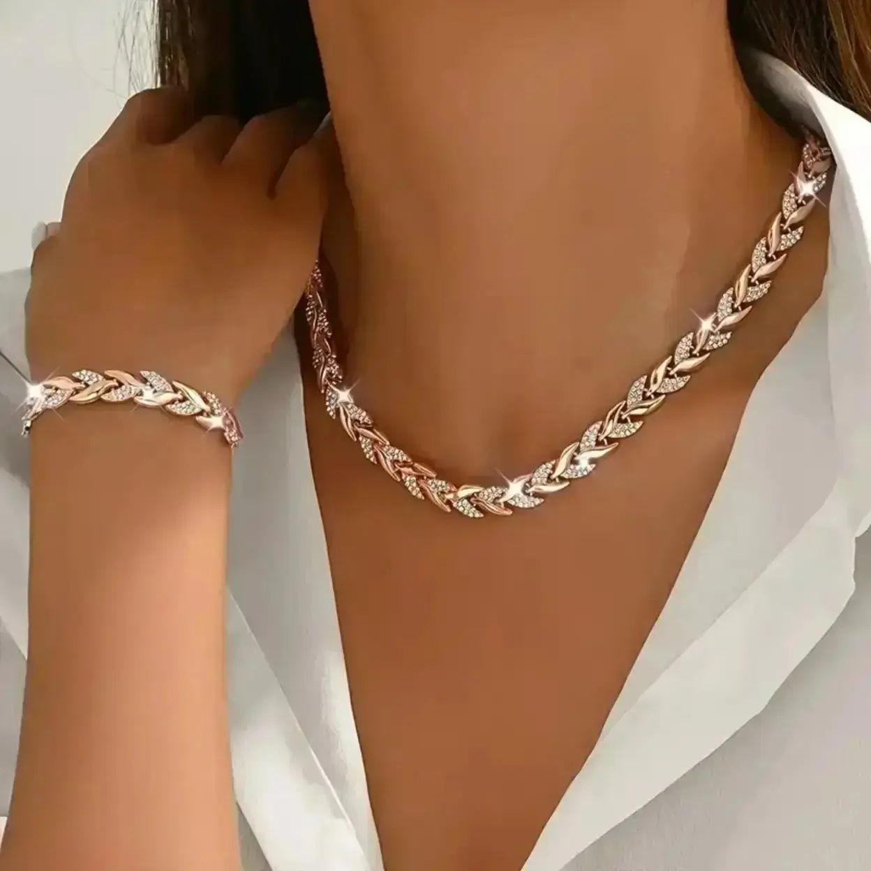 Women’s 2-Piece Rose Gold Fish Tail Rhinestone Jewelry Set - Fully Paved Crystal Twisted Leaf Choker Necklace & Matching Bracelet, Luxury Stackable Statement Pieces, Elegant DIY Bag Accessory for Daily Outfits, Holiday Gifts, Dinner Dates