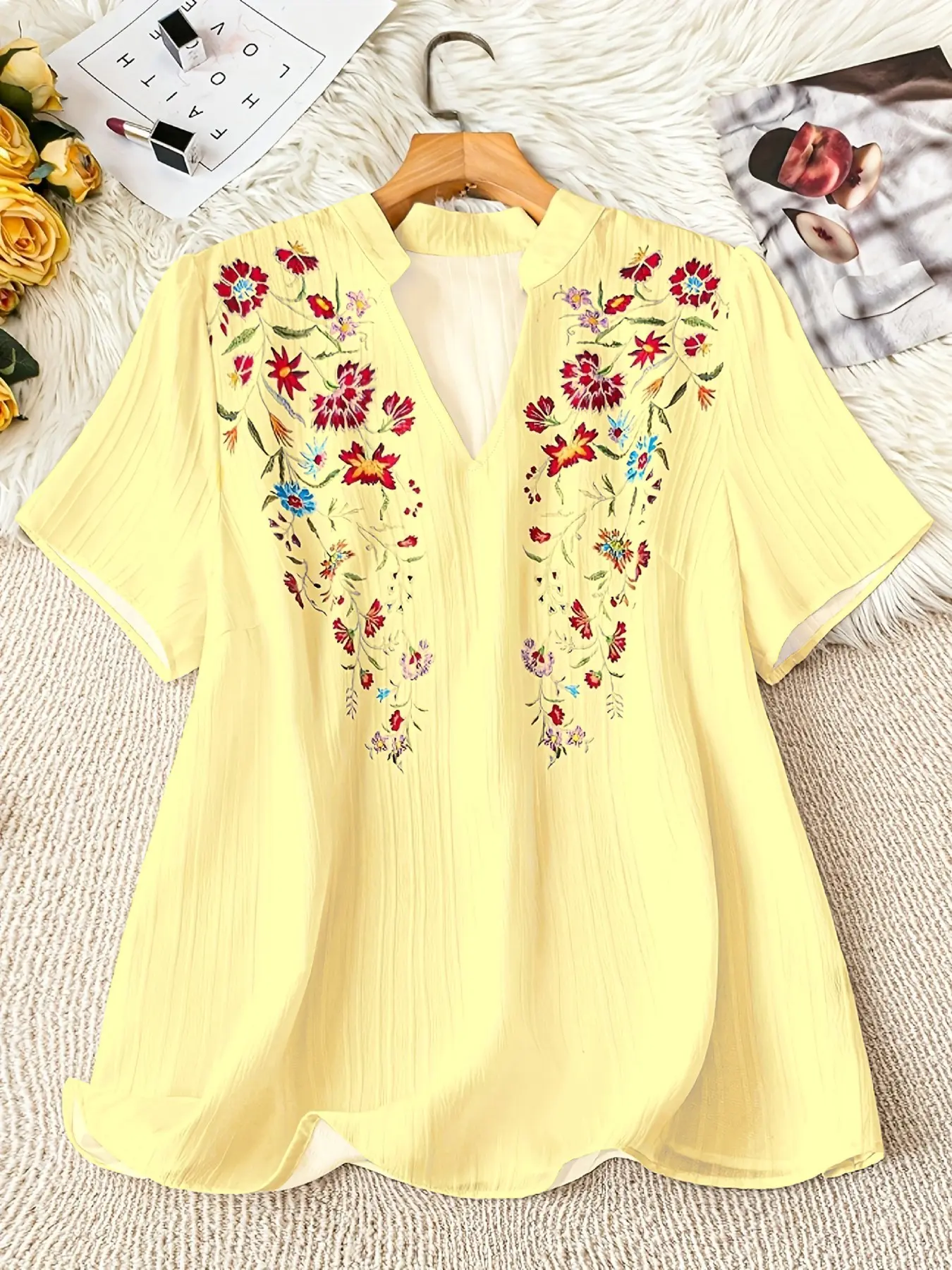 Plus Size Women's V-Neck Floral Print Short Sleeve Casual Blouse, Soft Summer Top, Fashionable for Outdoor Activities, Perfect for Commuting Wear, Boho Floral Blouse