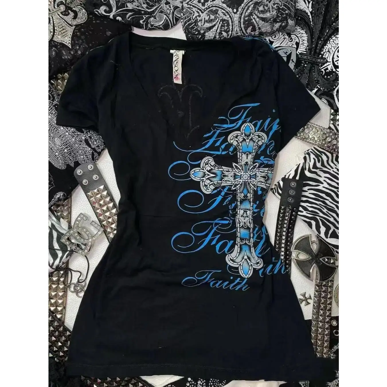 Rock Gothic Streetwear Letter Cross Graphic T shirts Gyaru 2000s Clothes Harajuku Top Women V-neck Tees Sweet Y2k Vintage tshirt