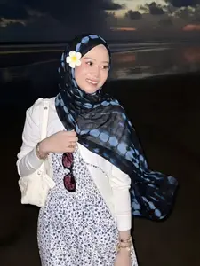 Lightweight Chiffon Breathable Muslim Hijab, Large Sun Protection Shawl, Ideal for Beach Sunset Views, Comfortable and Non-Overwhelming