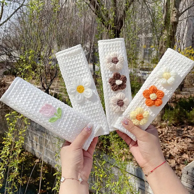 Women's Floral Plush Seat Belt Cover - Cute Flower Shoulder Pad Protector, Soft Car Cushion, Aesthetic Auto Interior Car Accessories, Spring-Style Decor, Comfortable Strap Cover for Daily Commute, Gifts