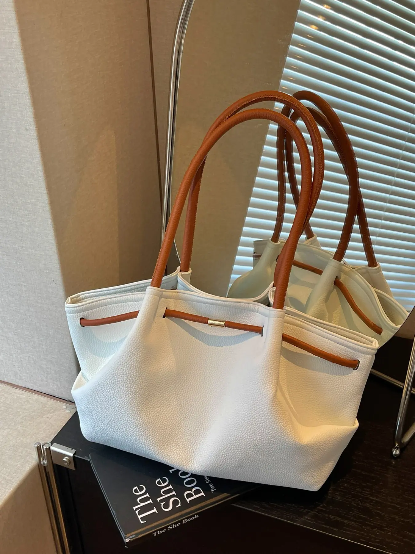 Low Saturation Solid Color Contrast Color Tote Bag For Women Soft Off White Light Background Large Shoulder Crossbody Bag Simple Atmosphere Handbag Match Spring Summer Dresses