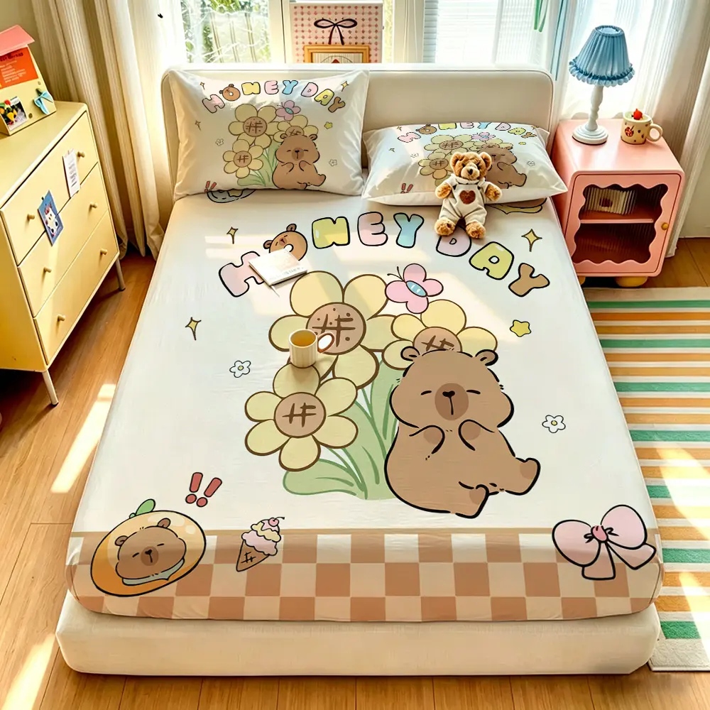 3 piece bedding set (1 bedding cover + 2 pillowcases, without a filling) featuring the cartoon bear HONEY DAY slogan. The soft and comfortable bedding cover features a deep pocket design, suitable for use in hotels, dormitories, and other occasions