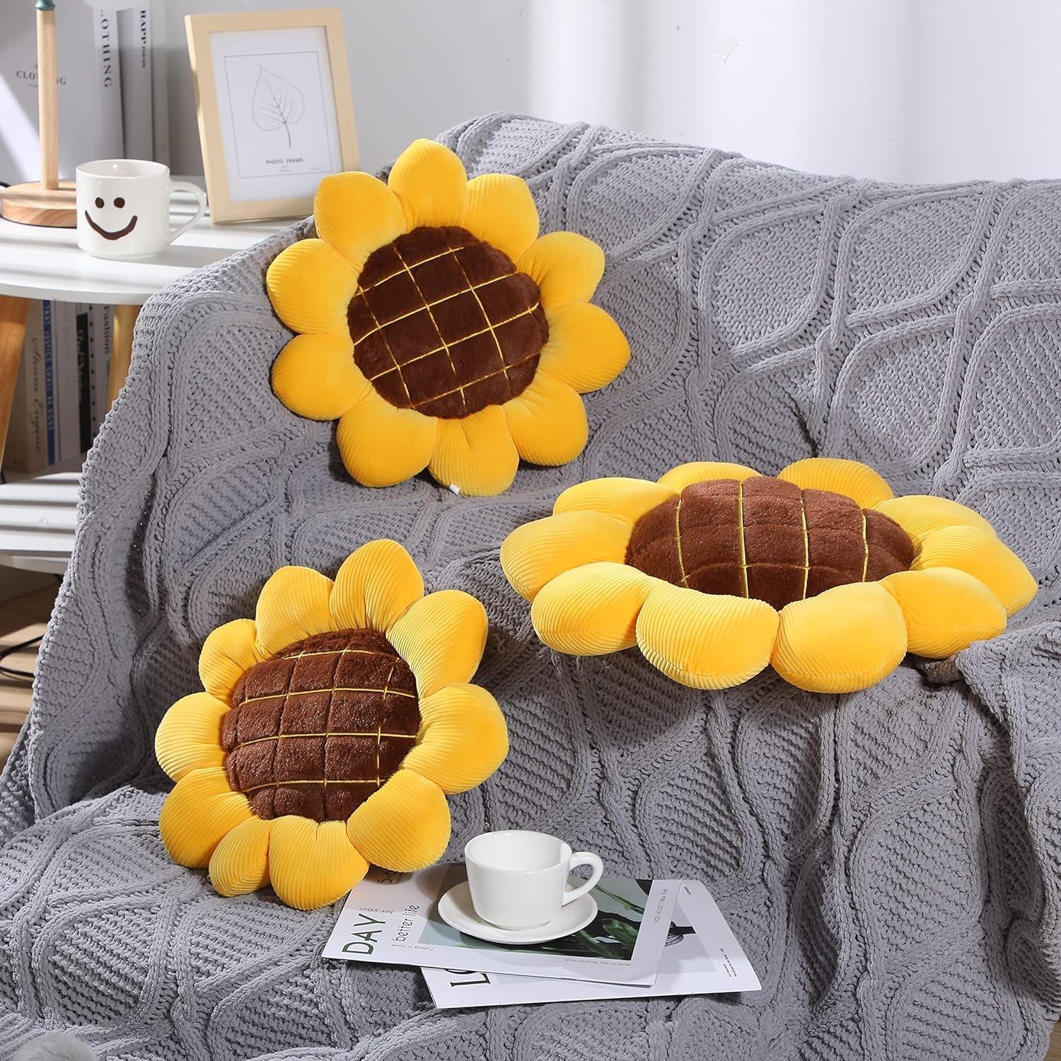 Sunflower Design Plush Pillow, Soft Stuffed Toy, Cute Plush for Kids and Adults, Comfortable Soft Plush for Home Decor, Home Items, Sunflower Motif, Anime And Manga Appeal, Terylene Material