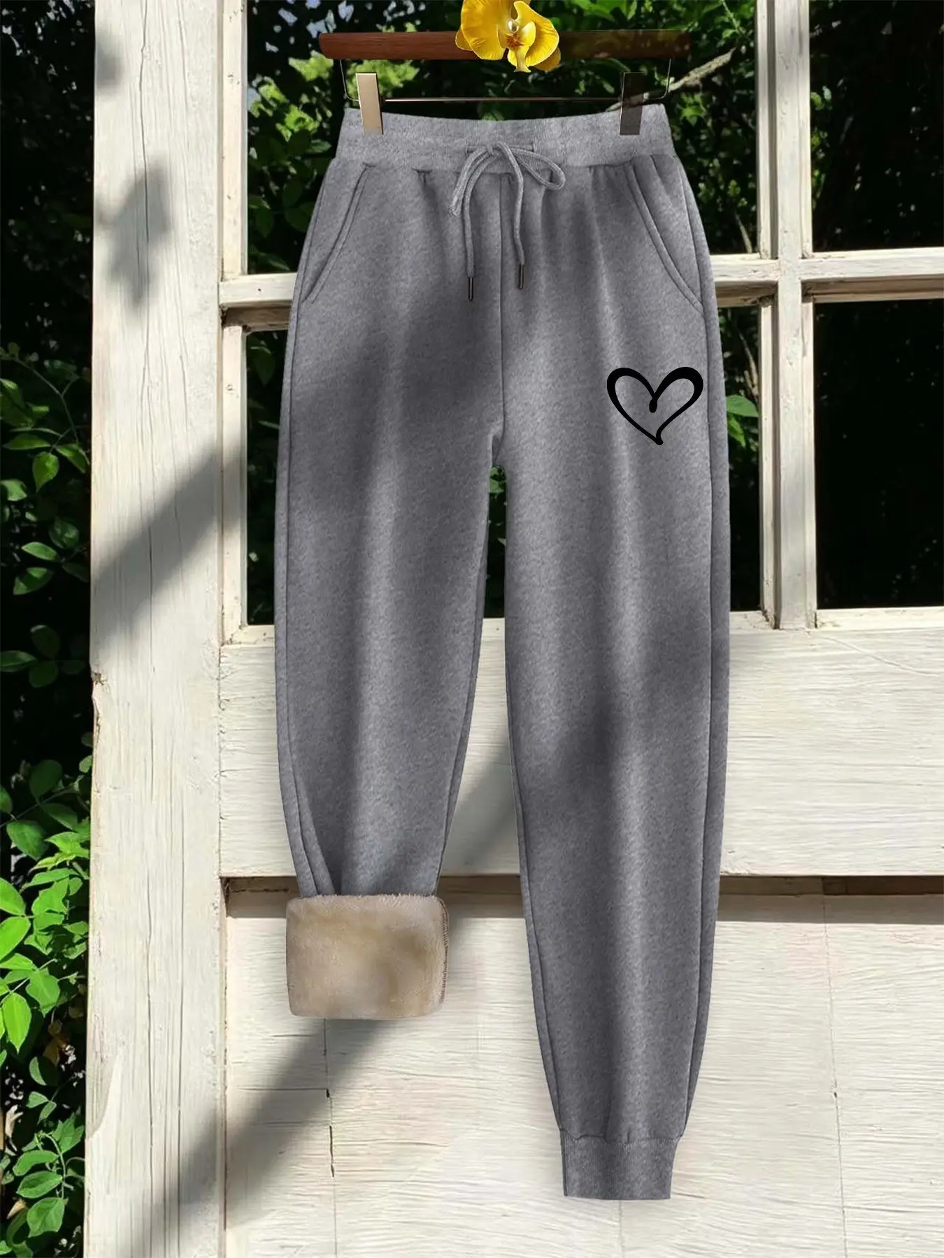 Heart Pattern Print Winter Fleece Lined Warm Sweatpants, Drawstring High Waist Slim Fit Casual Pants, Thickened Leisure Pants