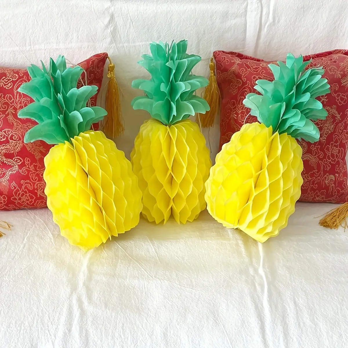 12 Pineapple Paradise Hive Decorations, Vibrant Tropical Centerpieces for Summer Beach Parties, Durable Paper, Perfect Gift for Party Hosts