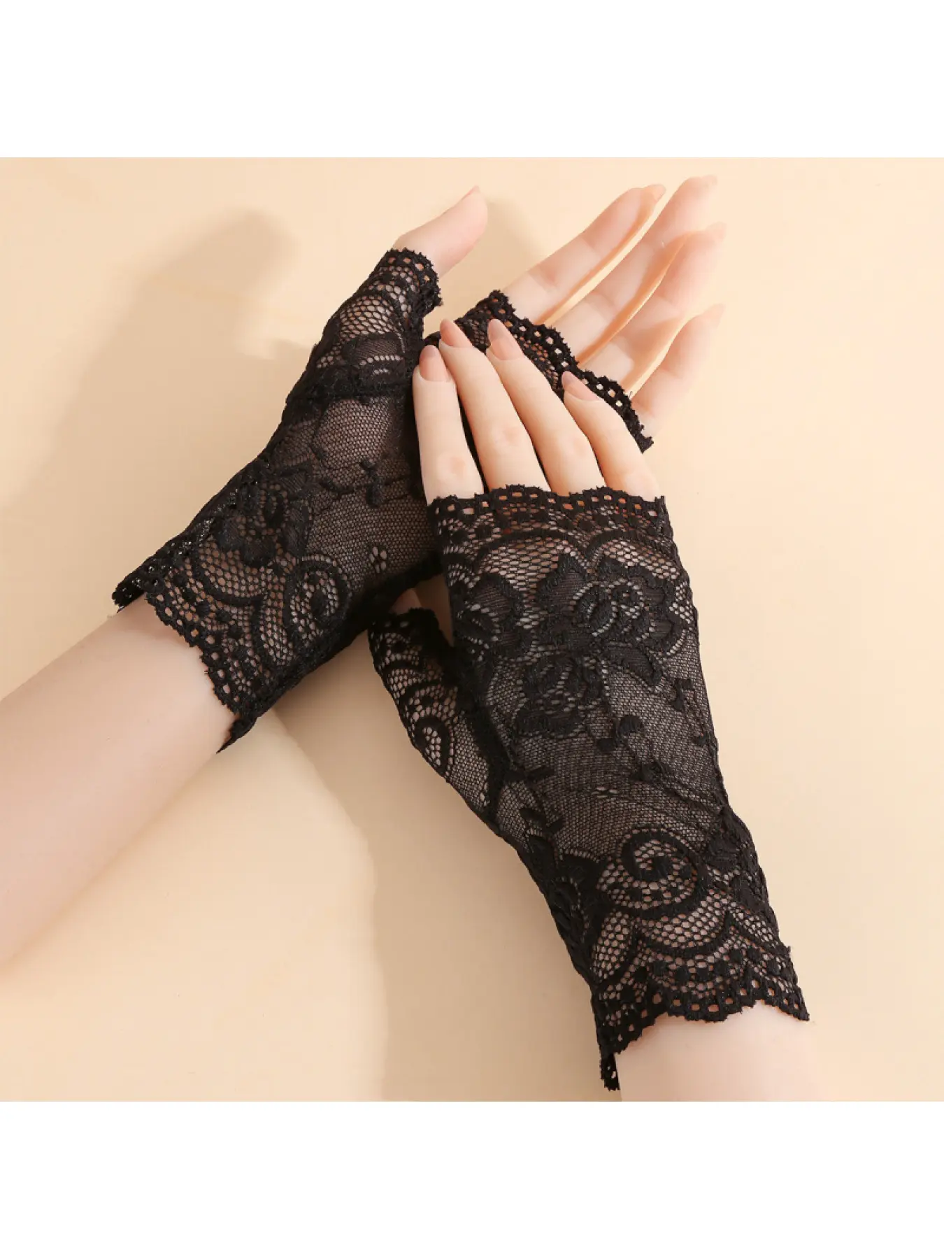 1 Pair Women Short Lace Fingerless Gloves, Vintage Hollow Floral Breathable Half Finger Bridal Gloves, Elegant Decorative Gloves for Wedding, Dance Performance, Daily Party Costume Accessories