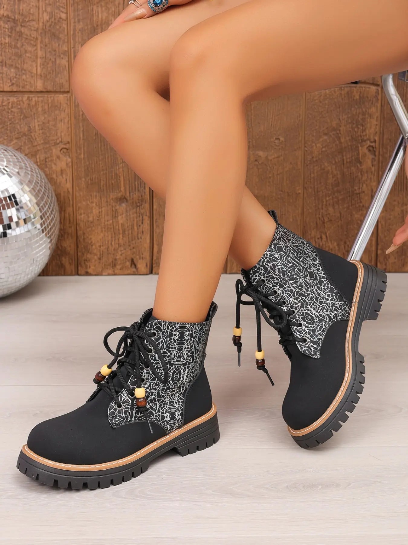 New Women's Color-Block Bead-Decorated Martin Boots & Contrast-Edged Deep-Tread Martin Boots, featuring vintage, casual, commuter and outdoor styles, suitable for daily commutes, outdoor strolls and street outings
