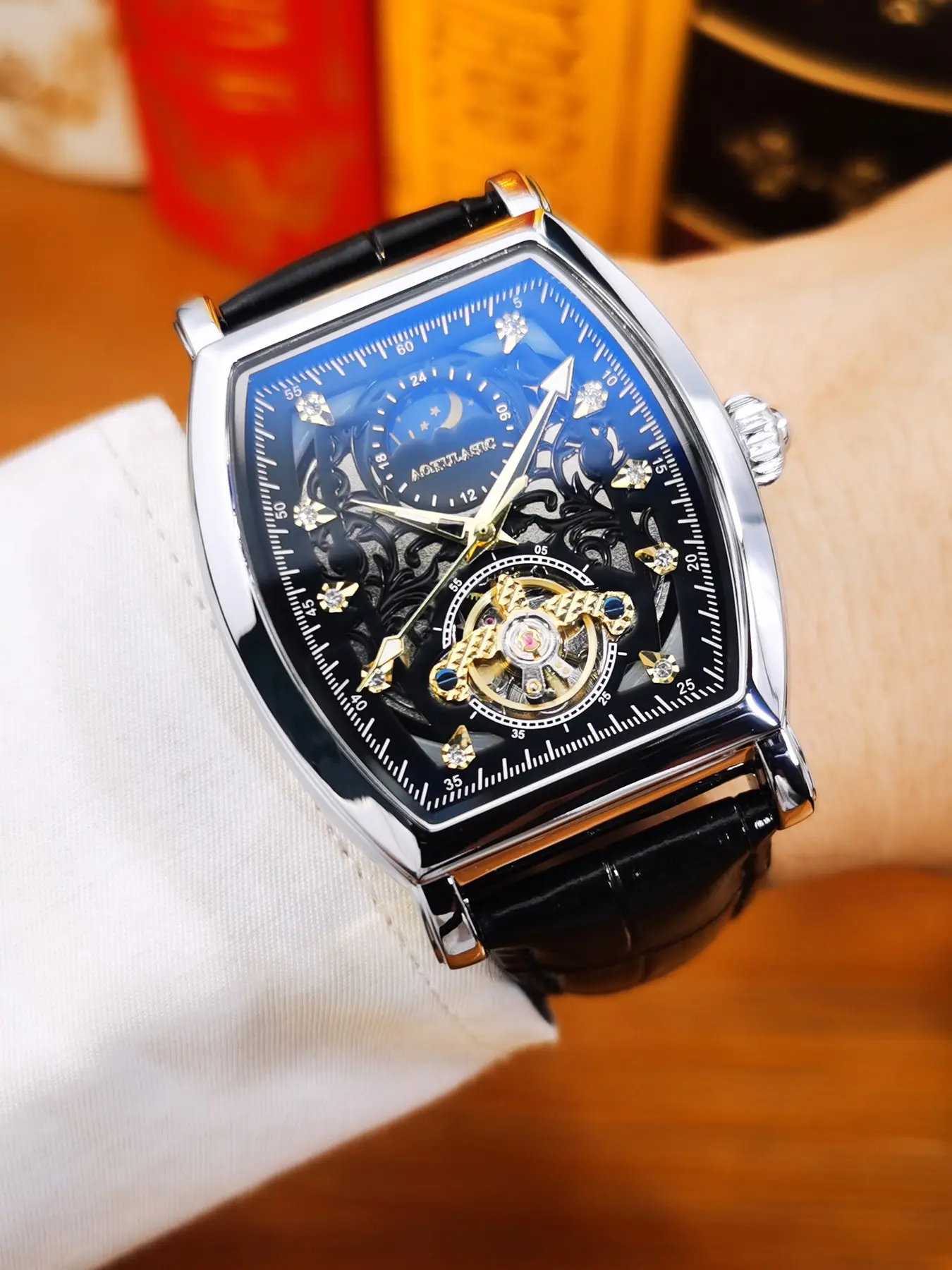 1pc Vintage Moon Phase Skeleton Automatic Mechanical Watch for Men Luminous Hands Top Brand Leather Strap Fashion Tourbillon Mens Watches Casual Wristwatches Luminous Fashionable Dial