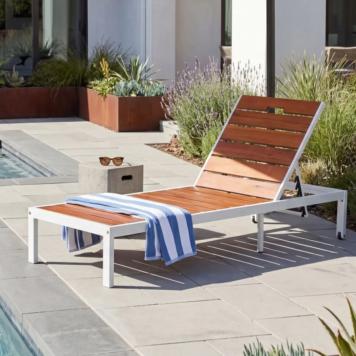 Outdoor Chaise Lounges Pool Lounge Chairs Outdoor Daybed Recliner with Adjustable Backrest for Patio, Poolside or Beach, White+Brown
