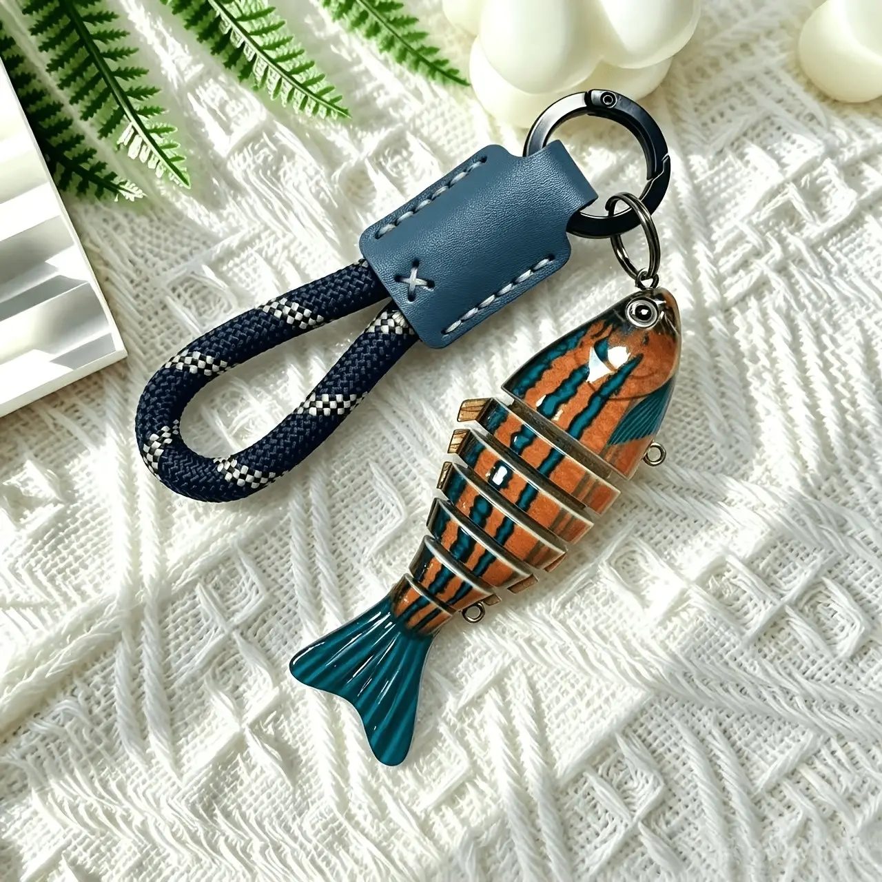 Lightweight Fishing Lure Keychain, Unisex, Ideal for Anglers, Sailors, Surfers, Divers, Water Sports Enthusiasts, Perfect Gift